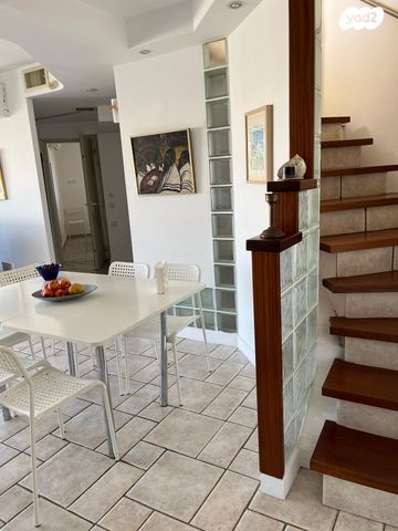 דופלקס, קרית הפרחים - 2005, רעננה