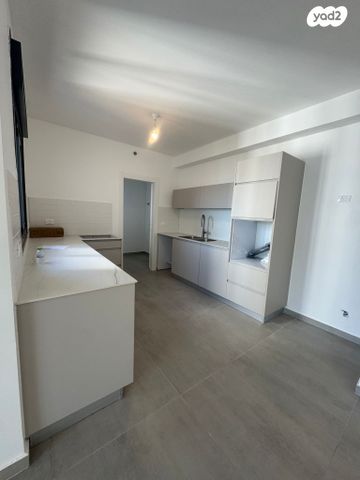 דירה, הרב הרצוג 8, צפון מערב מרכז העיר, נתניה