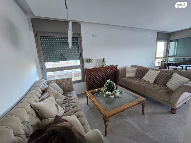 דירה, אברהם פררה, הולילנד, ירושלים