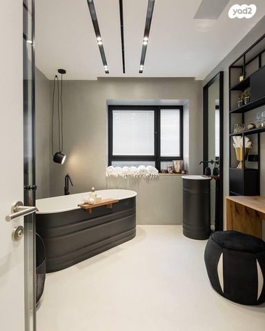 דירה, ניסים אלוני, צמרות איילון, פארק צמרת, תל אביב יפו