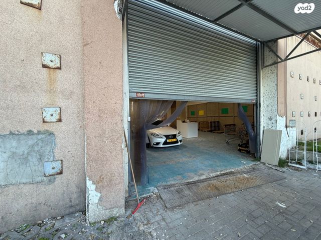 מחסנים, לזרוב, ראשון לציון