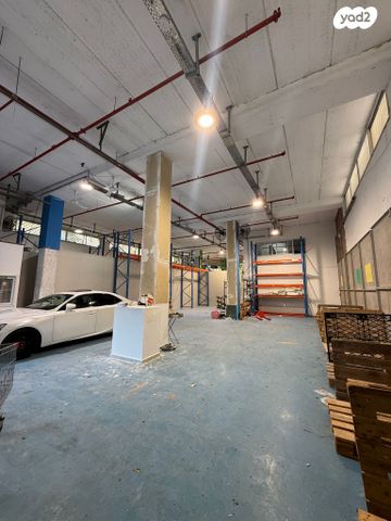 מחסנים, לזרוב, ראשון לציון