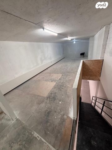 חנויות/ שטח מסחרי, דרך קיבוץ גלויות, גבעת הרצל, אזור המלאכה יפו, תל אביב יפו