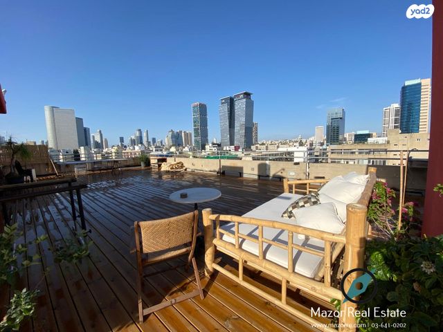 מונטיפיורי, הרכבת