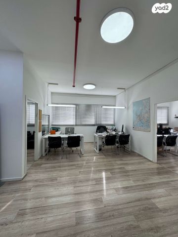 משרדים, פועלים ב, כפר סבא