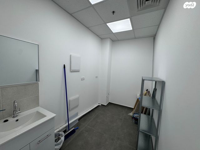 משרדים, פאול גרונינגר 4, מב"ת מערב, אזור תעשייה חדש, ראשון לציון