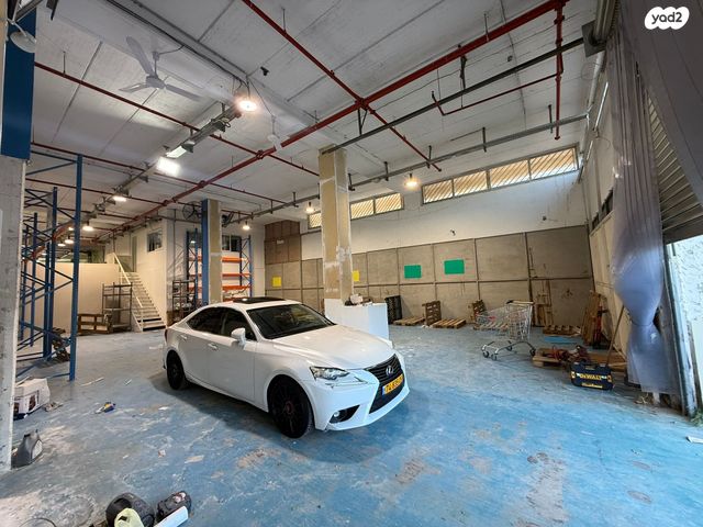 מחסנים, לזרוב, ראשון לציון