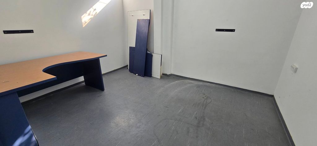 מבני תעשיה, אזור תעשיה כרמיאל, כרמיאל