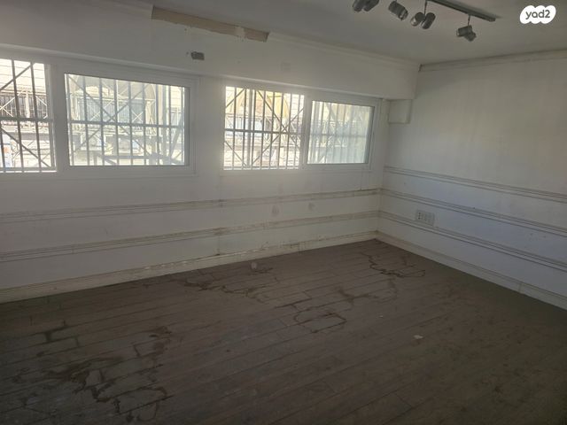 מבני תעשיה, אזור תעשיה ג, חולון