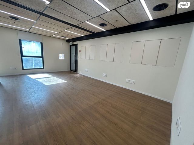 משרדים, בורסה, רמת גן