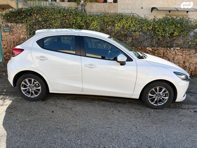 מודעת רכב מאזדה 2