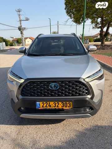 מודעת רכב טויוטה קורולה קרוס