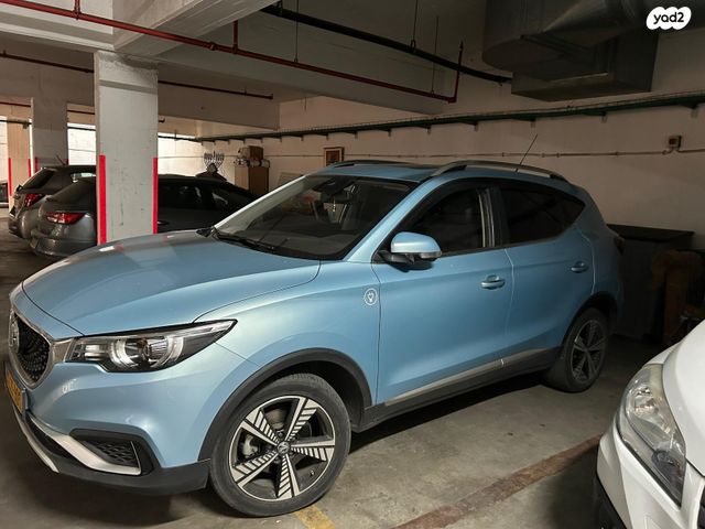 מודעת רכב אם ג'י ZS