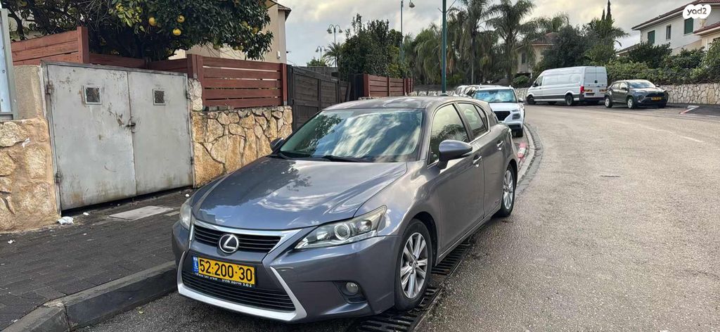 מודעת רכב לקסוס CT