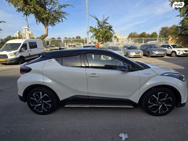 מודעת רכב טויוטה C-HR