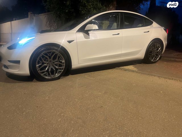 מודעת רכב טסלה מודל 3