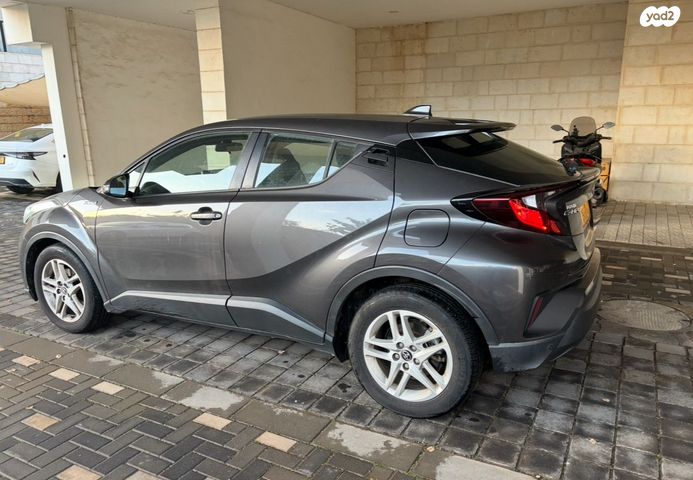 מודעת רכב טויוטה C-HR