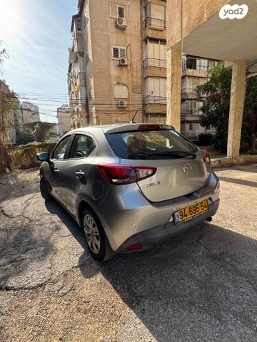 מודעת רכב מאזדה 2