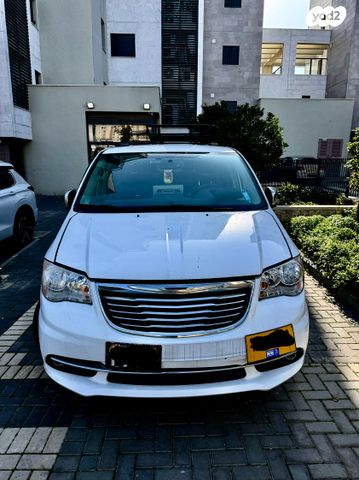 מודעת רכב קרייזלר גראנד וויאג'ר