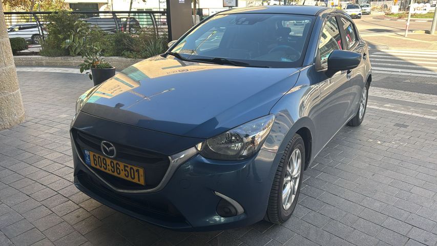 מודעת רכב מאזדה 2