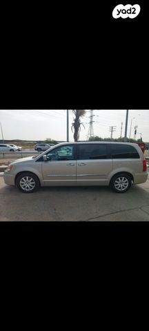 מודעת רכב קרייזלר גראנד וויאג'ר