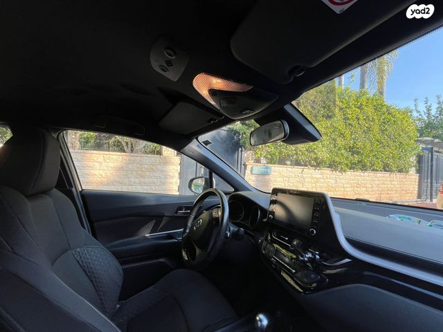 מודעת רכב טויוטה C-HR