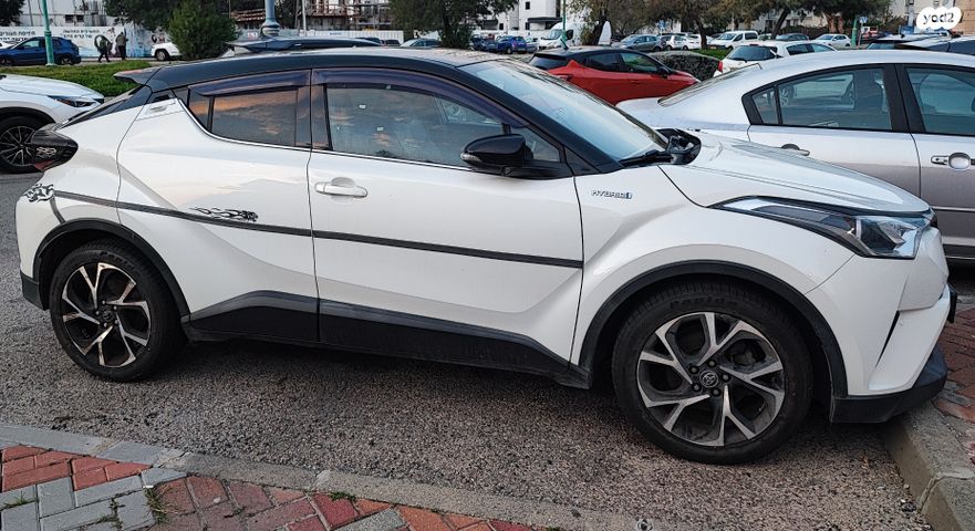 מודעת רכב טויוטה C-HR