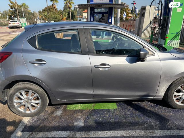 מודעת רכב מאזדה 2