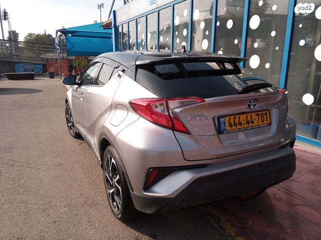 מודעת רכב טויוטה C-HR
