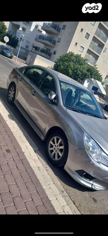 סובארו B4/לגאסי