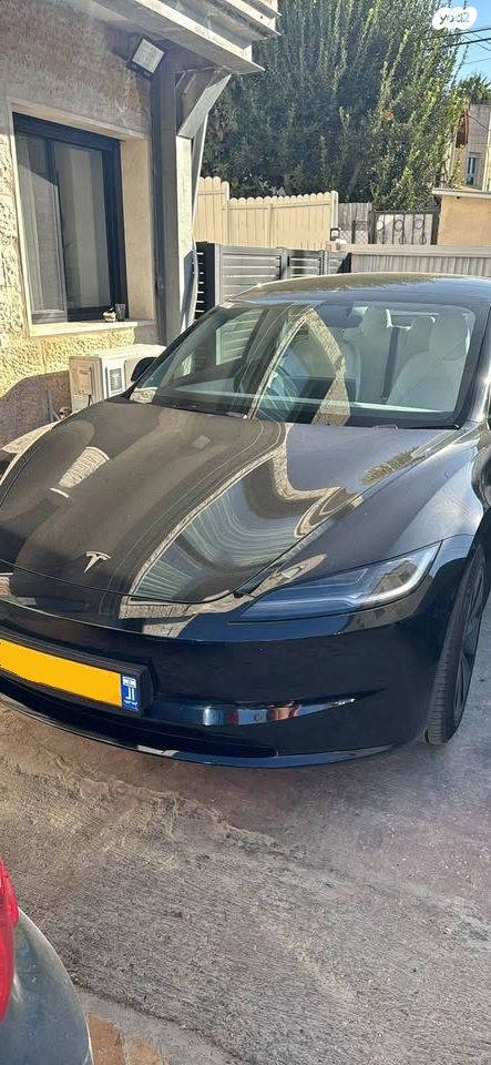 מודעת רכב טסלה מודל 3