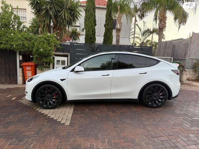 מודעת רכב טסלה מודל Y