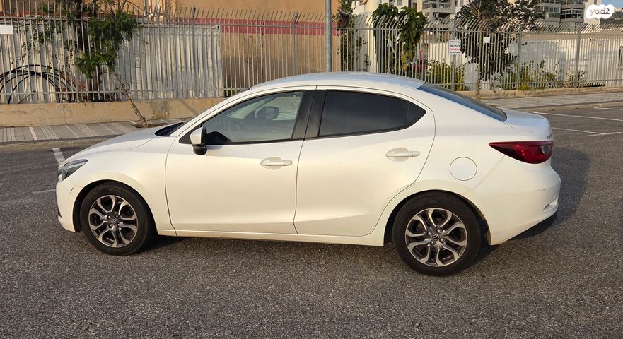 מודעת רכב מאזדה 2