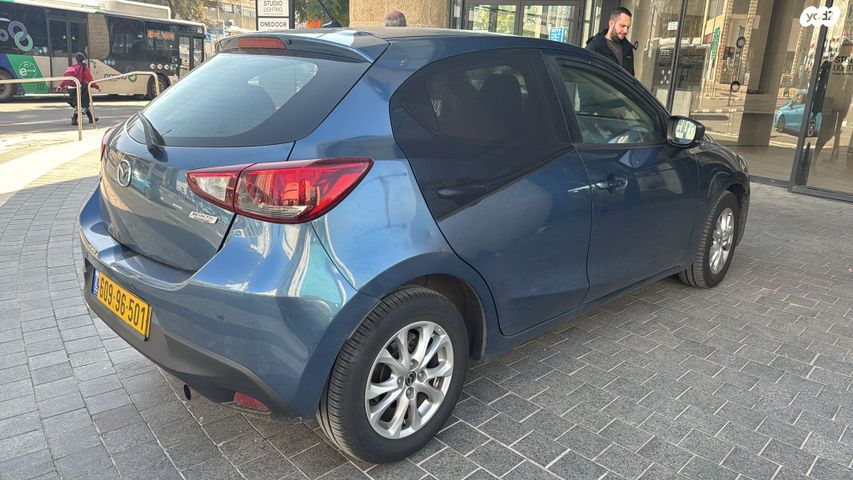 מודעת רכב מאזדה 2