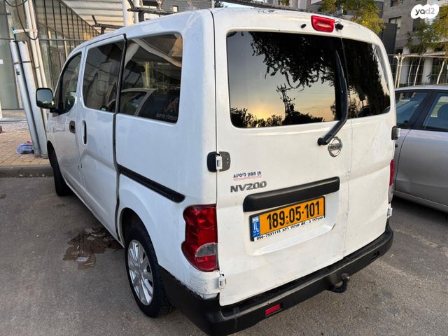 ניסאן NV200