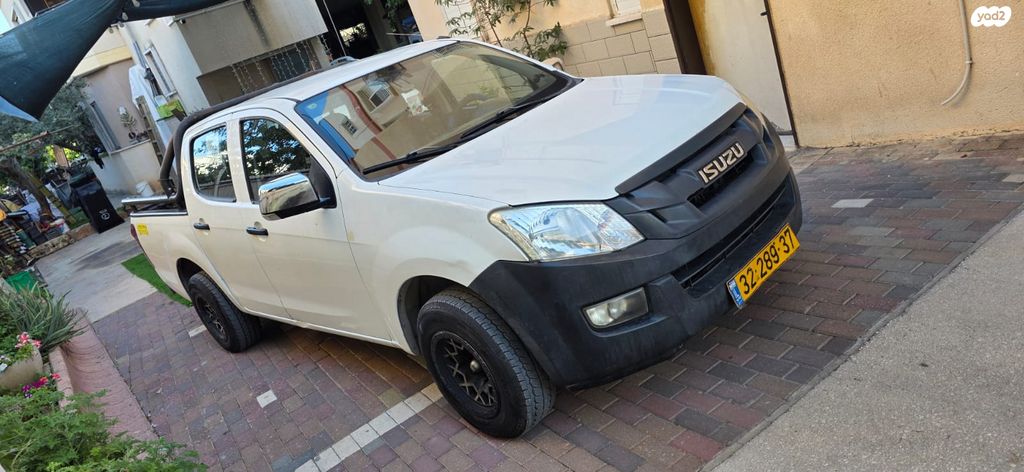 איסוזו די-מקס