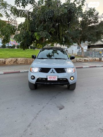 מיצובישי טרייטון / L200