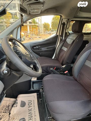 ניסאן NV200
