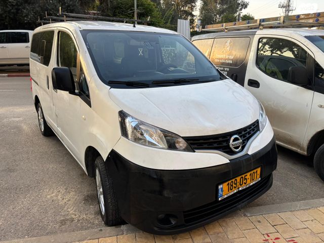 ניסאן NV200