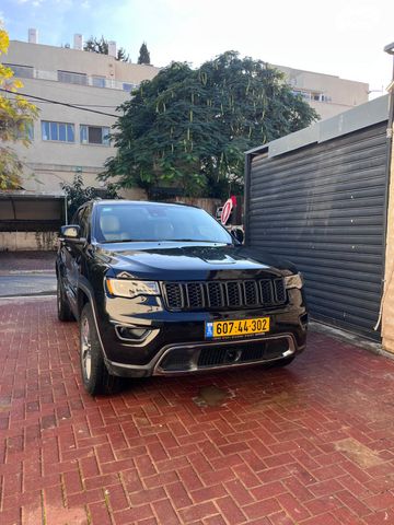 מודעת רכב ג'יפ גרנד צ'ירוקי