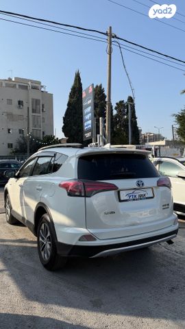 טויוטה RAV4
