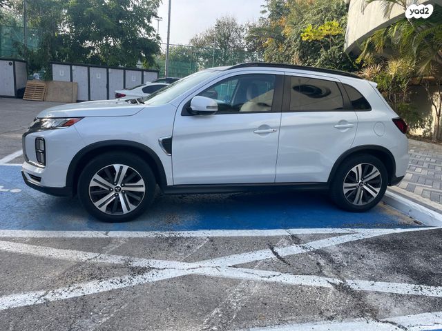 מודעת רכב מיצובישי ASX