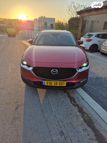 מודעת רכב מאזדה CX-30