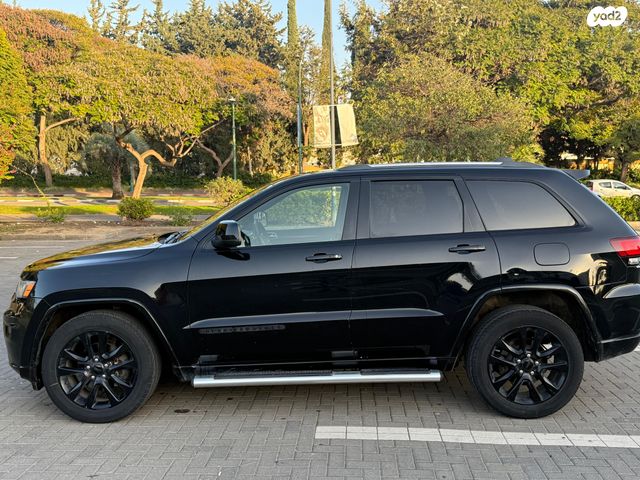 מודעת רכב ג'יפ גרנד צ'ירוקי