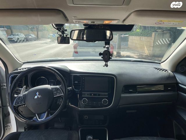 מיצובישי אאוטלנדר