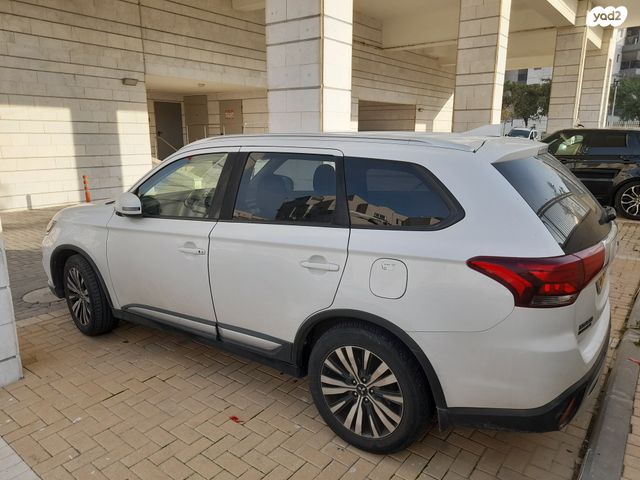 מיצובישי אאוטלנדר