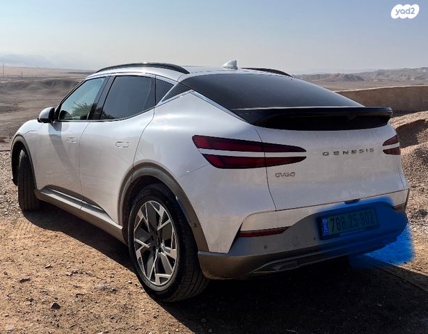 מודעת רכב ג'נסיס GV60