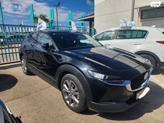 מודעת רכב מאזדה CX-30