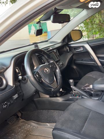טויוטה RAV4