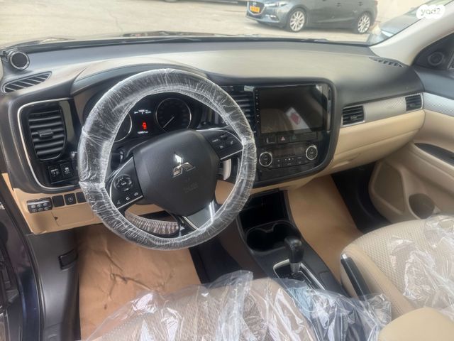 מיצובישי אאוטלנדר